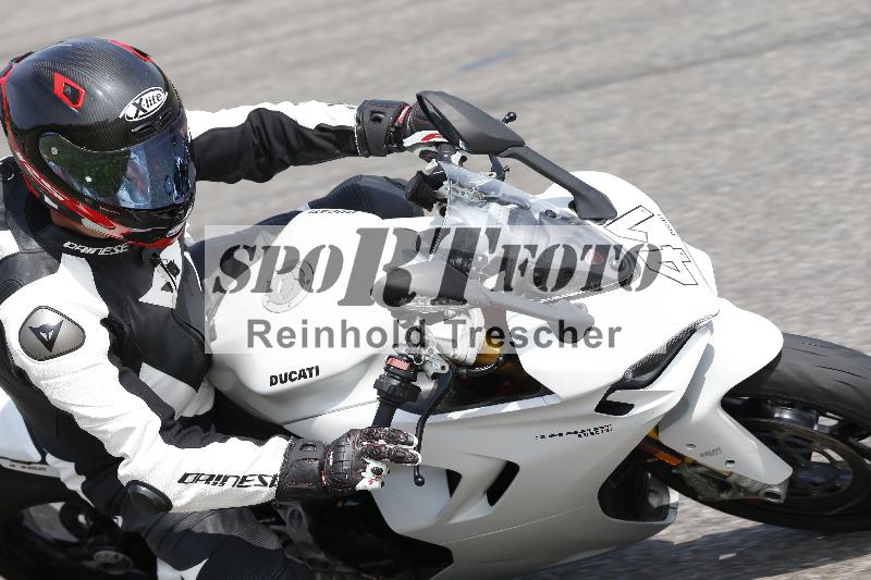 /27 12.06.2025 Ducati Schweiz Trackday Warmup  ADR/blau-bleu/41